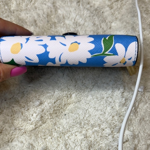 NWT Kate Spade Charming Daisy Medium Compact Blue and White Wallet - Picture 3 of 9